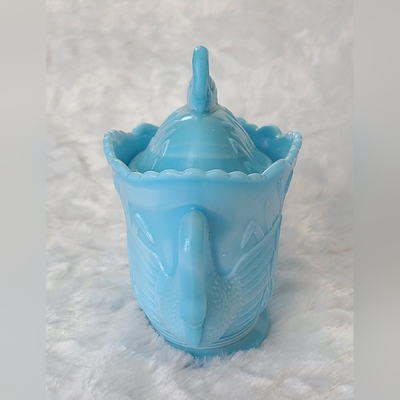 VINTAGE Westmoreland Blue Milk Glass Swan Cattail Creamer & Sugar Bowl With Lids - Picture 5 of 16